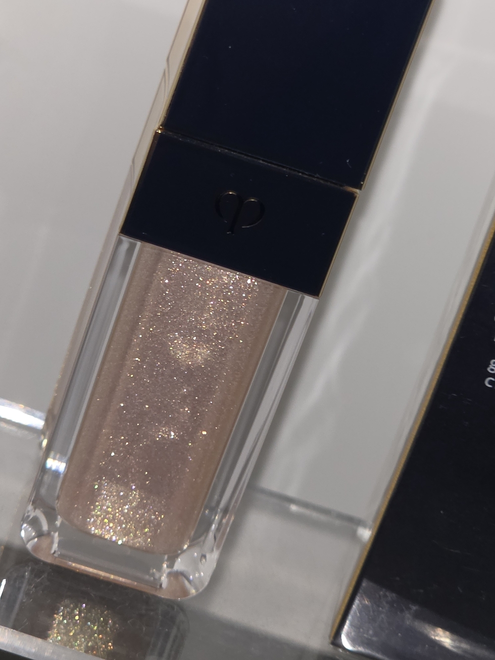 clé de peau BEAUTÉ- Cream Rouge Sparkles 302 Mokara - Picture 8 of 11
